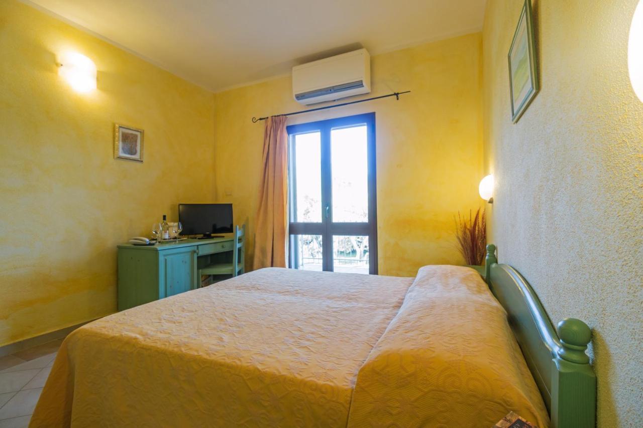 ホテル Residenza Gli Ontani オロゼーイ エクステリア 写真